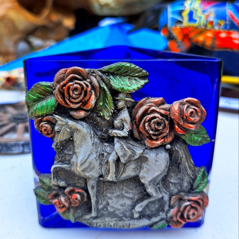 Glass Vase w/Horse and roses